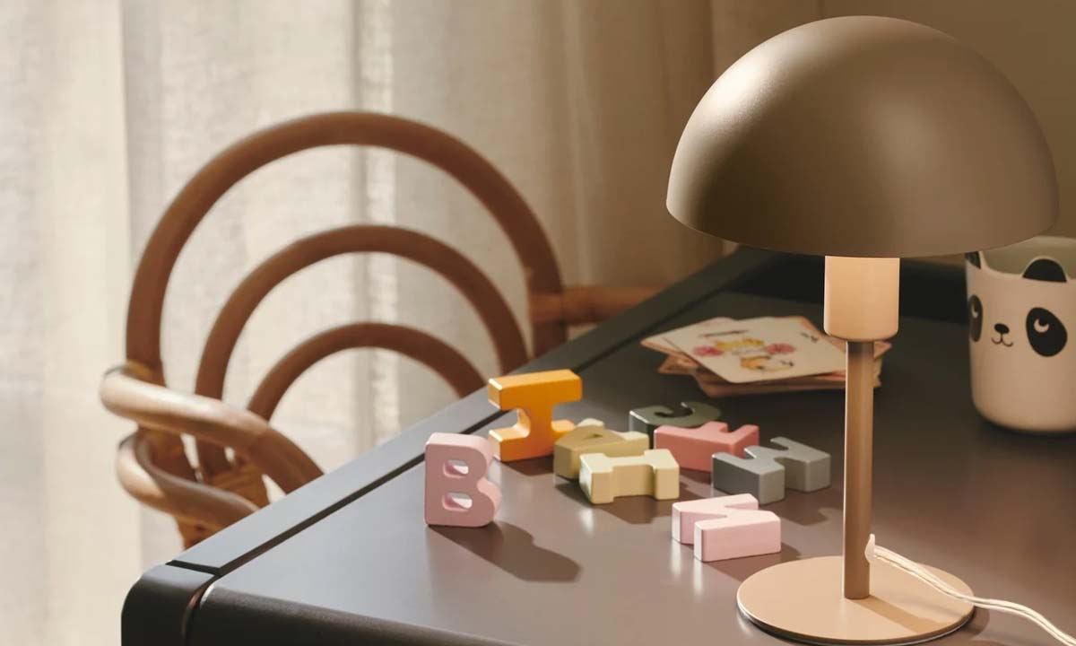 Nordlux bordlampe Ellen mini p&aring; kontorbord