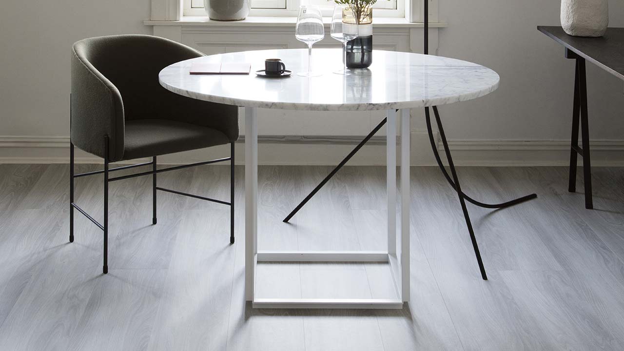 Lydd&aelig;mpende gulv af HDF laminat