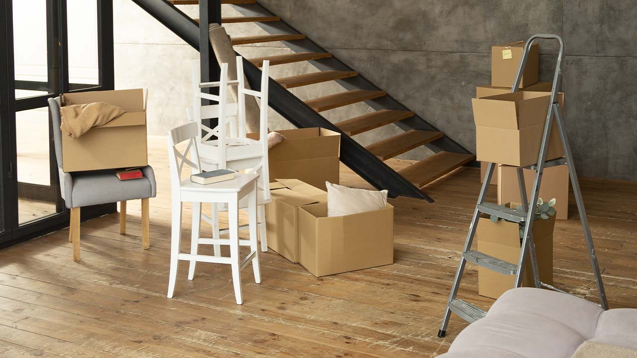 Kældergulv med vinyl der ligner træ