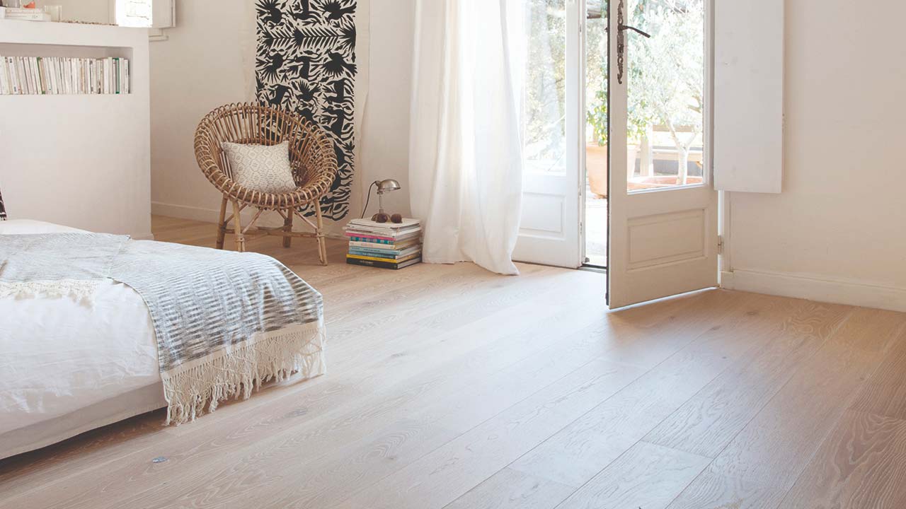 Lyst BerryAlloc laminatgulv i soveværelse