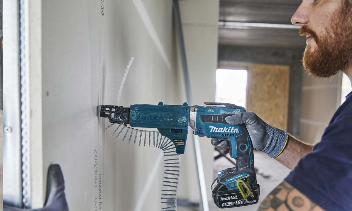 Gipsskruemaskine til hurtig opsætning af gipsplader