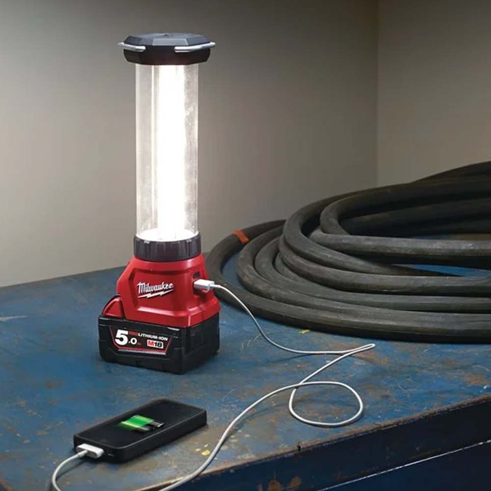 Milwaukee arbejdslampe kan ogs&aring;  bruges p&aring; ferien
