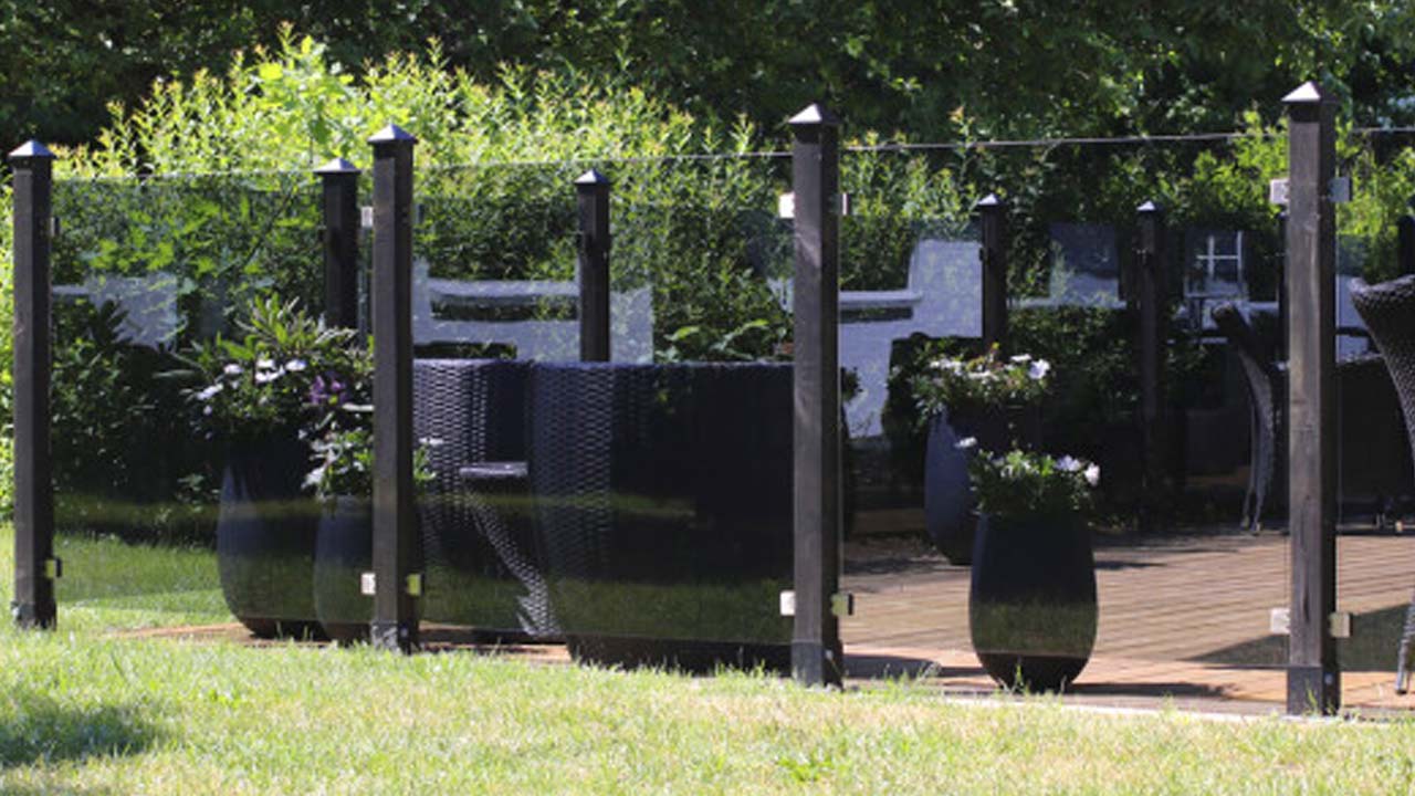 Opsætning og pris på glashegn til terrasse