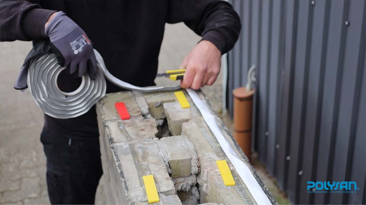 Udlægning af butylbånd til murafdækning