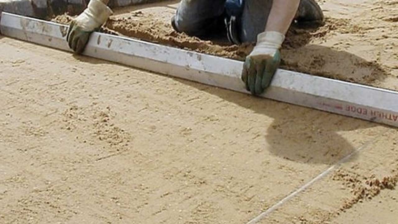 Underlag før der lægges fliser i indkørsel