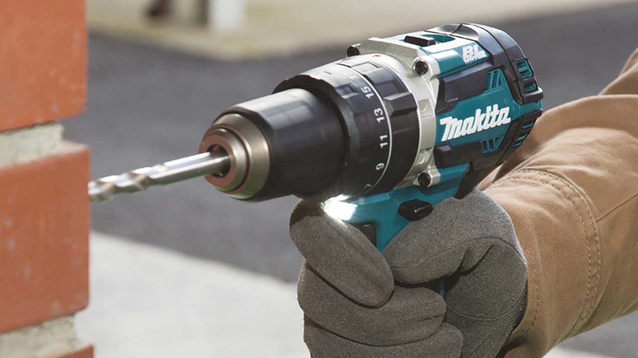 Makita slagboremaskine der borer i mursten