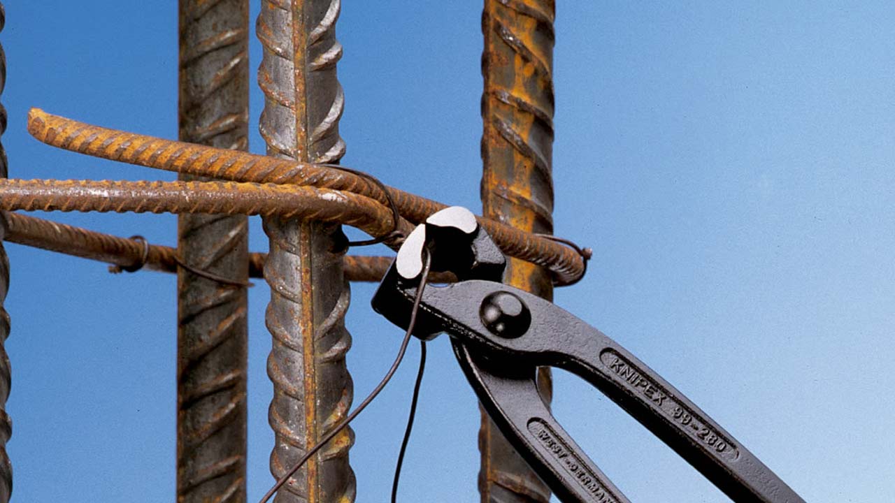 Bindetang der binder armeringsnet og tr&aring;d